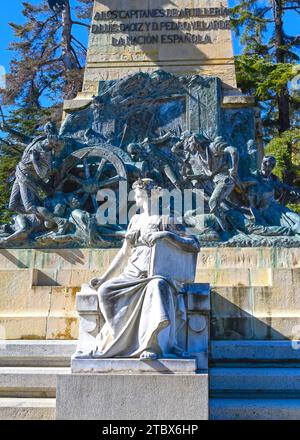 Art fabriqué en pierre et en métal Élément ou détail dans la sculpture D. Luis Daoiz y Dom Pedro Velarde Banque D'Images