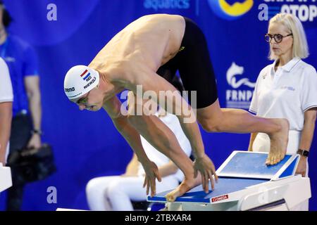 Otopeni, Roumanie. 09 décembre 2023. OTOPENI, ROUMANIE - DÉCEMBRE 9 : Sean Niewold des pays-Bas concourant au 100m libre masculin lors des Championnats d'Europe de natation sur parcours court 2023 le 9 décembre 2023 à Otopeni, Roumanie. (Photo Nikola Krstic/Agence BSR) crédit : Agence BSR/Alamy Live News Banque D'Images