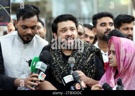 Dhaka, Wari, Bangladesh. 9 décembre 2023. Les participants au rassemblement organisé par Mayer Dak, une plate-forme pour les familles des victimes de disparitions forcées, se sont rassemblés devant le Club national de la presse le 09 décembre 2023, rassemblement de Mayer Dak marquant la Journée des droits de l'homme à Dhaka, au Bangladesh. (Image de crédit : © Habibur Rahman/ZUMA Press Wire) USAGE ÉDITORIAL SEULEMENT! Non destiné à UN USAGE commercial ! Crédit : ZUMA Press, Inc./Alamy Live News Banque D'Images