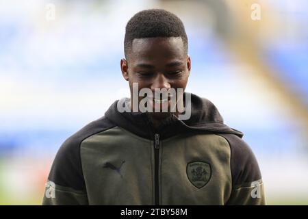 Reading, Royaume-Uni. 09 décembre 2023. Paul Cooper #13 de Barnsley arrive lors du match Sky Bet League 1 Reading vs Barnsley au Select car Leasing Stadium, Reading, Royaume-Uni, le 9 décembre 2023 (photo par Alfie Cosgrove/News Images) à Reading, Royaume-Uni le 12/9/2023. (Photo Alfie Cosgrove/News Images/Sipa USA) crédit : SIPA USA/Alamy Live News Banque D'Images