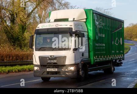 Milton Keynes,Bucks,UK - Dec 12th 2023: 2022 MAN white diesel 2 axle rigid body truck Banque D'Images