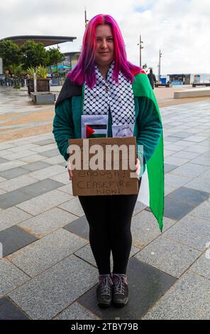 Bournemouth, Dorset, Royaume-Uni. 9 décembre 2023. Les partisans de la liberté pour la Palestine s’entremêlent avec maintenant nous nous levons, jour d’action, à Bournemouth. Crédit : Carolyn Jenkins/Alamy Live News Banque D'Images