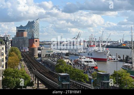 Impression du vieux port de Hambourg sur l'Elbe, Allemagne Banque D'Images