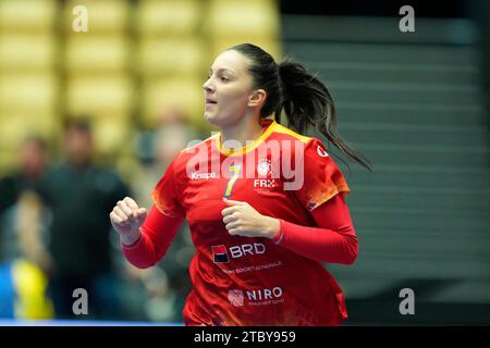 Herning, Danemark. 9 décembre 2023, Eliza Buceschi, Roumanie (7) en action lors du match du Championnat du monde de Handball féminin de l'IHF entre la Roumanie et le Japon dans le groupe de tour principal 3 à Jyske Bank Boxen à Herning Danemark samedi 9 décembre 2023. Crédit : Ritzau/Alamy Live News Banque D'Images