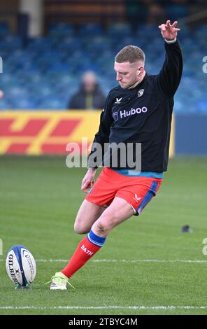 9 décembre 2023, The Recreation Ground, Bath, Somerset, Angleterre; Investec Champions Cup Rugby, Bath contre Ulster ; Finn Russell de Bath se réchauffe Banque D'Images