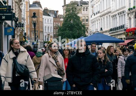 Foule à Londres, vie quotidienne animée à Londres, gens dans la rue Banque D'Images