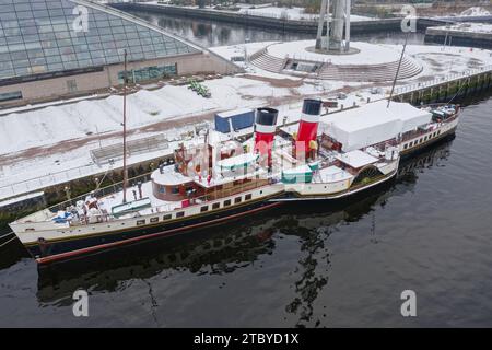 Bateau à vapeur amarré sur la rivière Clyde pendant l'hiver Banque D'Images