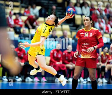 Herning, Danemark. 9 décembre 2023, Natsuki Aizawa du Japon lors du match du Championnat du monde de Handball féminin de l'IHF entre la Roumanie et le Japon dans le tour principal Groupe 3 à Jyske Bank Boxen à Herning Danemark, samedi 9 décembre 2023. Crédit : Ritzau/Alamy Live News Banque D'Images