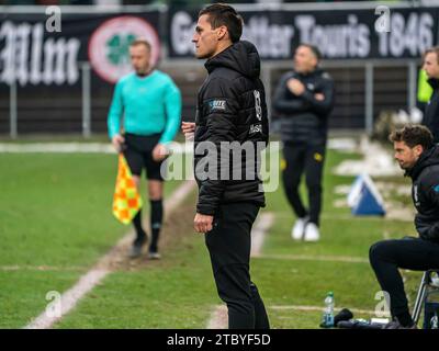 Aalen, Deutschland. 09 décembre 2023. Thomas Woerle, Cheftrainer (SSV Ulm 1846), SSV Ulm 1846 vs Borussia Dortmund II, 3. Liga, Fussball, Herren, 09.12.2023 photo : EIBNER/Michael Schmidt crédit : dpa/Alamy Live News Banque D'Images