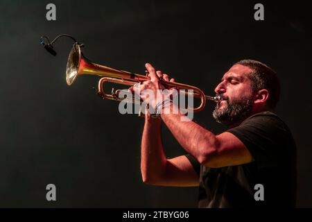 Bruxelles, Belgique, 4 décembre 2023. Ibrahim Maalouf présente son nouveau projet, les trompettes de Michel Ange, un spectacle avec cinq trompettes. Banque D'Images