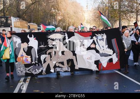 Remblai, Londres, Royaume-Uni. 9 décembre 2023. Marche pour la Palestine à travers le centre de Londres. Crédit : Matthew Chattle/alamy Live News Banque D'Images