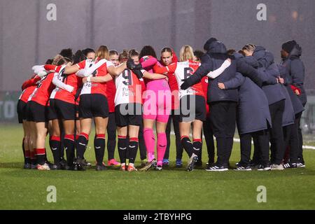 Rotterdam, pays-Bas. 09 décembre 2023. ROTTERDAM, PAYS-BAS - DÉCEMBRE 9 : caucus de Feyenoord lors du match Azerion Vrouwen Eredivisie entre Feyenoord et ado Den Haag au Sportcomplex Varkenoord le 9 décembre 2023 à Rotterdam, pays-Bas (photo Hans van der Valk/Orange Pictures) crédit : Orange pics BV/Alamy Live News Banque D'Images