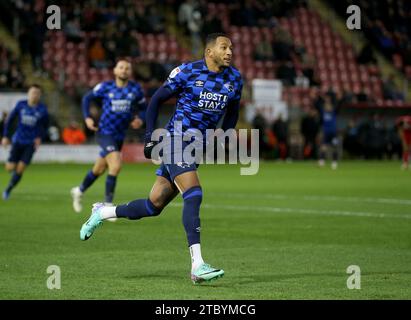 Nathaniel Mendez-Laing, du comté de Derby, célèbre avoir marqué le deuxième but de son équipe lors du match de Sky Bet League One à Brisbane Road, à Londres. Date de la photo : Samedi 9 décembre 2023. Banque D'Images