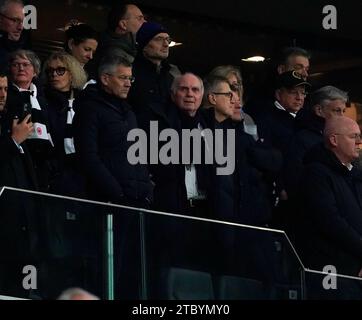 Francfort, Deutschland. 09 décembre 2023. 09.12.2023, Deutsche Bank Park, Francfort, GER, 1.FBL, Eintracht Frankfurt vs FC Bayern Munich, les règlements DFL interdisent toute utilisation de photographies comme séquences d'images et/ou quasi-vidéo. Sur la photo le président Herbert Hainer (Munich), Uli Hoeness, le président de la direction Jan-Christian Dreesen (Munich) crédit : dpa/Alamy Live News Banque D'Images