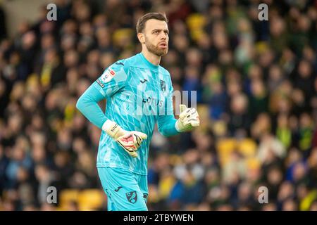 Norwich, Royaume-Uni. 9 décembre 2023. Le gardien de but de Norwich City Angus Gunn regarde la foule lors du match de championnat Sky Bet entre Norwich City et Preston North End à Carrow Road, Norwich le samedi 9 décembre 2023. (Photo : David Watts | MI News) crédit : MI News & Sport / Alamy Live News Banque D'Images