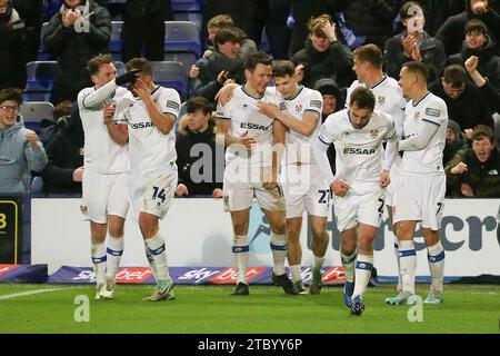 Birkenhead, Royaume-Uni. 09 décembre 2023. Connor Jennings de Tranmere Rovers (3e à partir de la gauche) célèbre avec ses coéquipiers après avoir marqué le 2e but de son équipe. EFL Skybet football League Two Match, Tranmere Rovers v Newport County à Prenton Park, Birkenhead, Wirral le samedi 9 décembre 2023. Cette image ne peut être utilisée qu'à des fins éditoriales. Usage éditorial uniquement, .pic par Chris Stading/ crédit : Andrew Orchard photographie sportive/Alamy Live News Banque D'Images