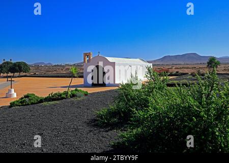 La jolie église blanche la Ermita de Nuestra Señora del Buen Viaje à El Cotillo, Fuerteventura, Îles Canaries, Espagne, Banque D'Images