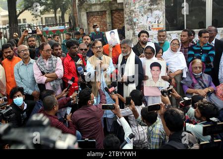 Dhaka, Bangladesh. 09 décembre 2023. Les participants au rassemblement organisé par Mayer Dak, une plate-forme pour les familles des victimes de disparitions forcées, se sont rassemblés devant le Club national de la presse le 09 décembre 2023, rassemblement de Mayer Dak marquant la Journée des droits de l'homme à Dhaka, au Bangladesh. Photo de Habibur Rahman/ABACAPRESS.COM crédit : Abaca Press/Alamy Live News Banque D'Images