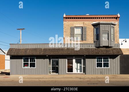 Mendota, Illinois - États-Unis - 7 décembre 2023 : immeuble du centre-ville et vitrine à Mendota, Illinois, États-Unis. Banque D'Images