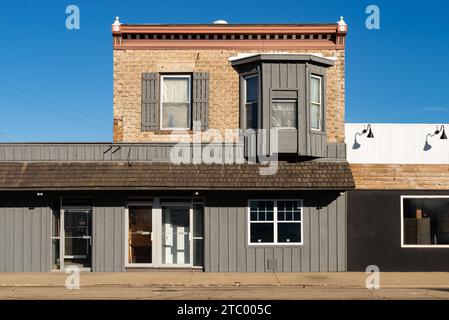 Mendota, Illinois - États-Unis - 7 décembre 2023 : immeuble du centre-ville et vitrine à Mendota, Illinois, États-Unis. Banque D'Images