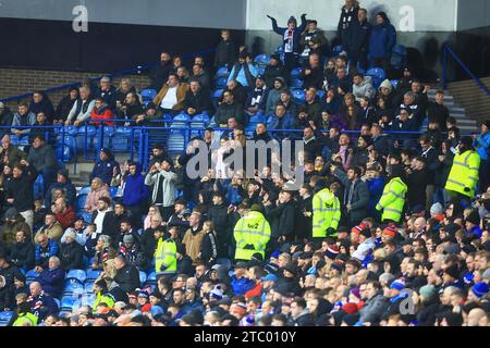 Ibrox Stadium, Glasgow, Royaume-Uni. 9 décembre 2023. Scottish Premiership football, Rangers versus Dundee ; Dundee fans crédit : action plus Sports/Alamy Live News Banque D'Images