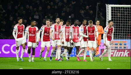 AMSTERDAM - les joueurs de l'Ajax célèbrent le 1-0 contre Brian Brobbey de l'Ajax lors du match néerlandais d'Eredivisie entre l'Ajax Amsterdam et le Sparta Rotterdam au Johan Cruijff Arena le 9 décembre 2023 à Amsterdam, pays-Bas. ANP OLAF KRAAK Banque D'Images