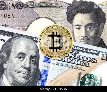 Billet de banque japonais de yen, billet de banque de dollar américain et monnaie crypto Bitcoin. Concept commercial du taux de change, nouvelle monnaie numérique Banque D'Images