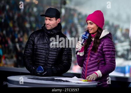 Sven Hannawald (Deutschland, ex Skispringer, ARD TV experte), Lea Wagner (ARD Sportschau TV Moderatorin, Sportjournalistin), GER, FIS Viessmsann Skisprung Weltcup Klingenthal, Einzel springen 09.12.2023 photo : Eibner-Pressefoto/Michael Memmler Banque D'Images