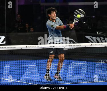 Milan, Italie. 09 décembre 2023. Milan Premier Padel P1. Premier Padel revient en Italie avec la deuxième étape du prestigieux circuit promu et reconnu par la Fédération internationale de Padel de la FIP. Sur la photo : Federico Chingotto crédit : Agence photo indépendante/Alamy Live News Banque D'Images