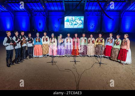 DJAKOVO, Hrvatska. 09 décembre 2023. The Lipizzaner Christmas ball, un programme musical et scénique dans lequel 30 beaux étalons se sont produits avec leurs cavaliers de dressage, cavaliers et chauffeurs de calèche. Ensemble, ils ont raconté une nouvelle histoire de Noël passionnante à leurs invités. DJAKOVO stables est l'organisateur du bal, à Djakovo, Croatie, le 09 décembre 2023. Photo : Davor Javorovic/PIXSELL crédit : Pixsell/Alamy Live News Banque D'Images