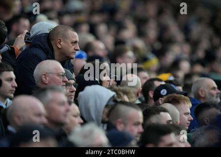 Blackburn, Royaume-Uni. 31 août 2023. Un fan de Leeds United regarde lors du Sky Bet Championship Match Blackburn Rovers vs Leeds United à Ewood Park, Blackburn, Royaume-Uni, le 9 décembre 2023 (photo Steve Flynn/News Images) à Blackburn, Royaume-Uni le 8/31/2023. (Photo Steve Flynn/News Images/Sipa USA) crédit : SIPA USA/Alamy Live News Banque D'Images