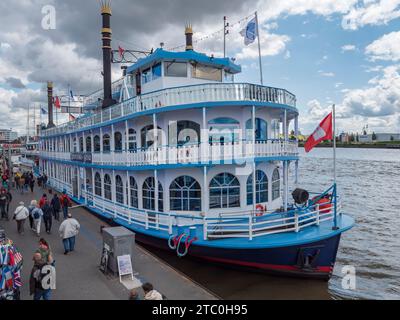 Le MS Louisiana Star, un pédalo amarré à la St. Pauli Piers sur l'Elbe à Hambourg, Allemagne. Banque D'Images