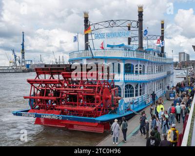 Le MS Louisiana Star, un pédalo amarré à la St. Pauli Piers sur l'Elbe à Hambourg, Allemagne. Banque D'Images