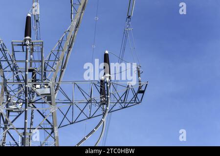 Tour haute tension en treillis d'acier Banque D'Images