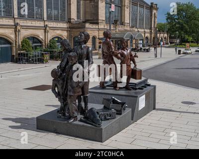 Le monument « Kindertransport – The final Parting » de Frank Meisler, gare ferroviaire Hamburg Dammtor, Hambourg, Allemagne. Banque D'Images