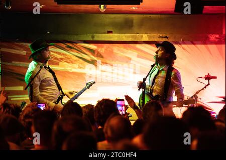 Margate, Royaume-Uni. 9 décembre 2023. Les Libertines lancent un week-end extravagance à Margate avec un spectacle complet au Lido, pour célébrer leur prochain album 'All Quiet on the Eastern Esplanade'. Cristina Massei/Alamy Live News Banque D'Images