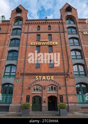 Le Théâtre Kehrwieder (spectacle de scène) dans le quartier Speicherstadt de Hambourg, Allemagne. Banque D'Images