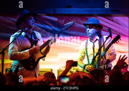 Margate, Royaume-Uni. 9 décembre 2023. Les Libertines lancent un week-end extravagance à Margate avec un spectacle complet au Lido, pour célébrer leur prochain album 'All Quiet on the Eastern Esplanade'. Cristina Massei/Alamy Live News Banque D'Images