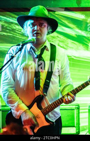 Margate, Royaume-Uni. 9 décembre 2023. Les Libertines lancent un week-end extravagance à Margate avec un spectacle complet au Lido, pour célébrer leur prochain album 'All Quiet on the Eastern Esplanade'. Cristina Massei/Alamy Live News Banque D'Images