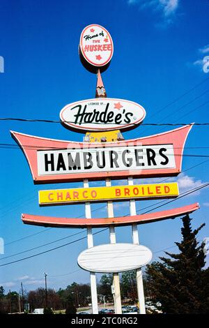 Hardee's fast food restaurant sign, Crowson Road, Columbia, Caroline du Sud, États-Unis, John Margolies Roadside America Photograph Archive, 1979 Banque D'Images