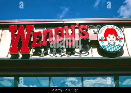 Signe de restaurant de restauration rapide Wendy's, Flagstaff, Arizona, États-Unis, John Margolies Roadside America Photograph Archive, 2003 Banque D'Images