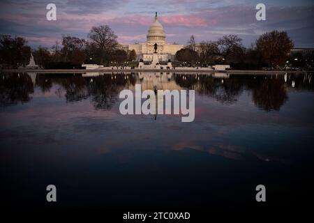 Washington, États-Unis. 09 décembre 2023. Une vue générale du Capitole des États-Unis au coucher du soleil, à Washington, DC, le samedi 9 décembre, 2023. (Graeme Sloan/Sipa USA) crédit : SIPA USA/Alamy Live News Banque D'Images