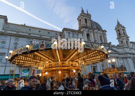 Rome, Italie. 9 décembre 2023. Vue du carrousel de Noël sur la Piazza Navona à Rome (crédit image : © Matteo Nardone/Pacific Press via ZUMA Press Wire) USAGE ÉDITORIAL UNIQUEMENT! Non destiné à UN USAGE commercial ! Banque D'Images