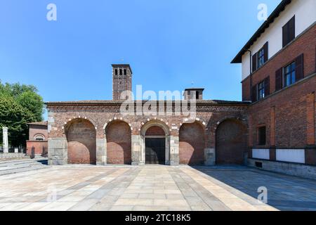 Vue sur la basilique de Sant Ambrogio, à Milan, Lombardie, nord de l'Italie Banque D'Images
