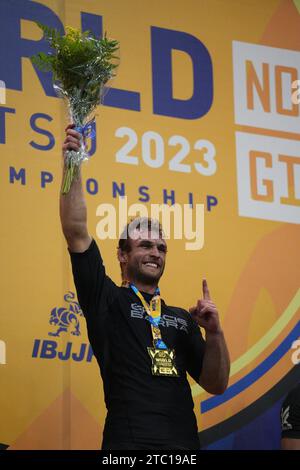 Las Vegas, États-Unis. 09 décembre 2023. LAS VEGAS, NEVADA - 09 décembre 2023 : Lucas Valente célèbre son titre mondial lors des finales de division légère NO-GI 2023 de l'IBJF WORLDS au Las Vegas Convention Center à Las Vegas, Nevada, USA. (Photo de Marcelo Woo ; PxImages/Sipa USA) crédit : SIPA USA/Alamy Live News Banque D'Images