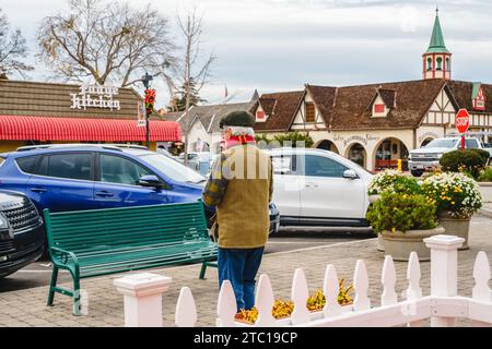 Solvang, Californie, Etats-Unis - 8 décembre 2022 Solvang main Street. Architecture, vue sur la rue, style danois traditionnel, petit Danemark en Californie Banque D'Images