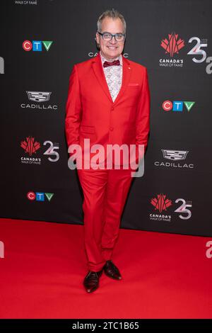 Toronto, Canada. 02 décembre 2023. Rex Harrington assiste au gala du Walk of Fame du Canada au Metro Convention Centre de Toronto. Le gala du Walk of Fame du Canada est un événement officiel qui se tient à Toronto et qui reconnaît des personnalités canadiennes remarquables. La soirée se déroule avec une réception sur tapis rouge, culminant par une cérémonie de remise des prix qui commémore les contributions de personnalités distinguées au paysage culturel du pays. Crédit : SOPA Images Limited/Alamy Live News Banque D'Images