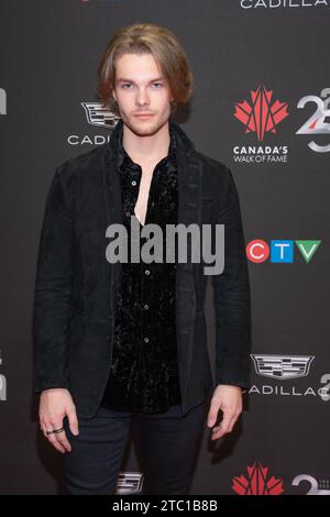 Toronto, Canada. 02 décembre 2023. Jackson assiste au gala du Walk of Fame du Canada au Metro Convention Centre de Toronto. Le gala du Walk of Fame du Canada est un événement officiel qui se tient à Toronto et qui reconnaît des personnalités canadiennes remarquables. La soirée se déroule avec une réception sur tapis rouge, culminant par une cérémonie de remise des prix qui commémore les contributions de personnalités distinguées au paysage culturel du pays. Crédit : SOPA Images Limited/Alamy Live News Banque D'Images