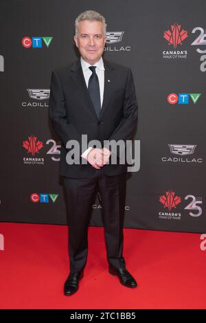 Toronto, Canada. 02 décembre 2023. Rick Mercer assiste au gala du Walk of Fame du Canada au Metro Convention Centre de Toronto. Le gala du Walk of Fame du Canada est un événement officiel qui se tient à Toronto et qui reconnaît des personnalités canadiennes remarquables. La soirée se déroule avec une réception sur tapis rouge, culminant par une cérémonie de remise des prix qui commémore les contributions de personnalités distinguées au paysage culturel du pays. Crédit : SOPA Images Limited/Alamy Live News Banque D'Images