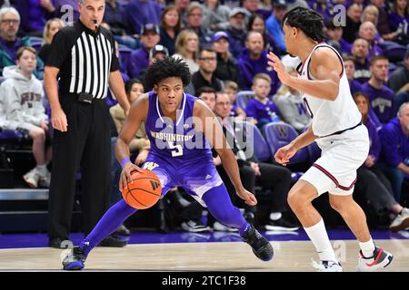 Seattle, WA, États-Unis. 09 décembre 2023. Les Huskies de Washington gardent Sahvir Wheeler (5) lors du match de basket-ball de la NCAA entre les Gonzaga Bulldogs et les Huskies de Washington au HEC Edmundson Pavilion à Seattle, WA. Washington a battu Gonzaga 78-73. Steve Faber/CSM/Alamy Live News Banque D'Images